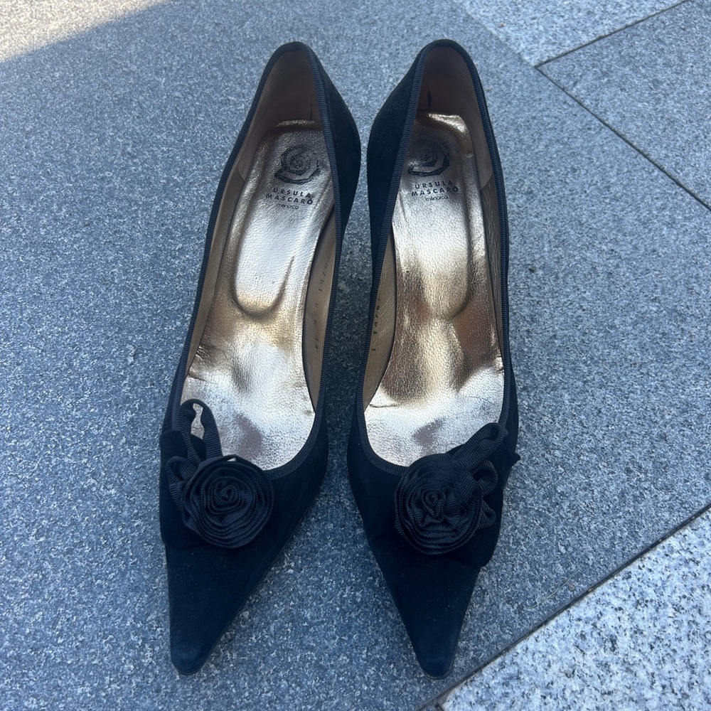 BLACK SUEDE FLOWER KITTEN HEELS